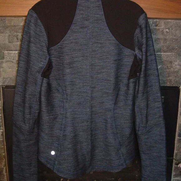 Lululemon Define Navy w/black shoulders Jacket Size 10 (denim-look spandex) - Picture 5 of 5